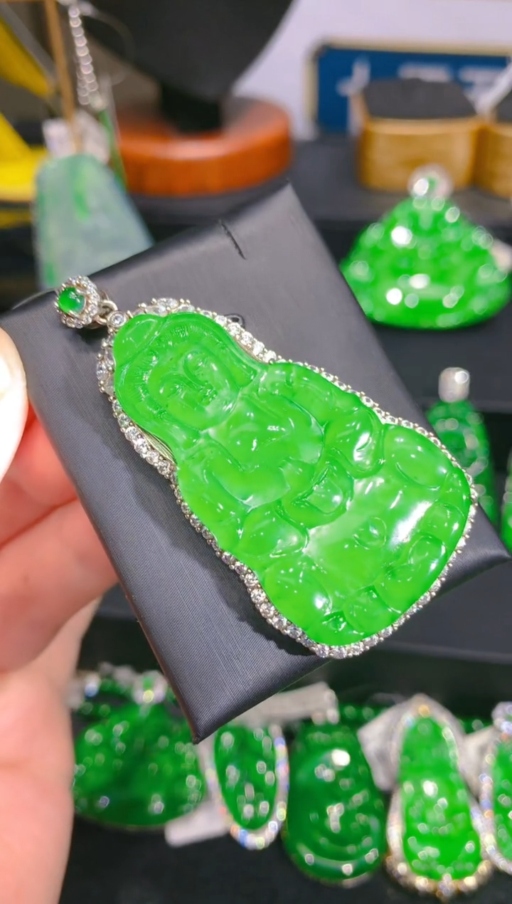 【闪购商品】翡翠颈饰未镶嵌38一季