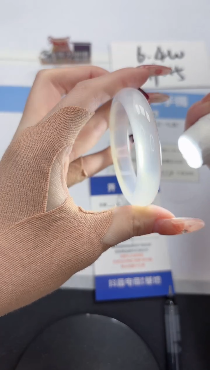 【闪购商品】石英质玉手镯未镶嵌A167-50.1