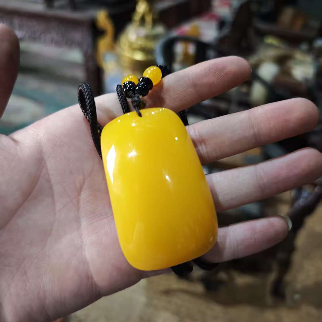 【闪购商品】蜜蜡面包牌挂件林1010