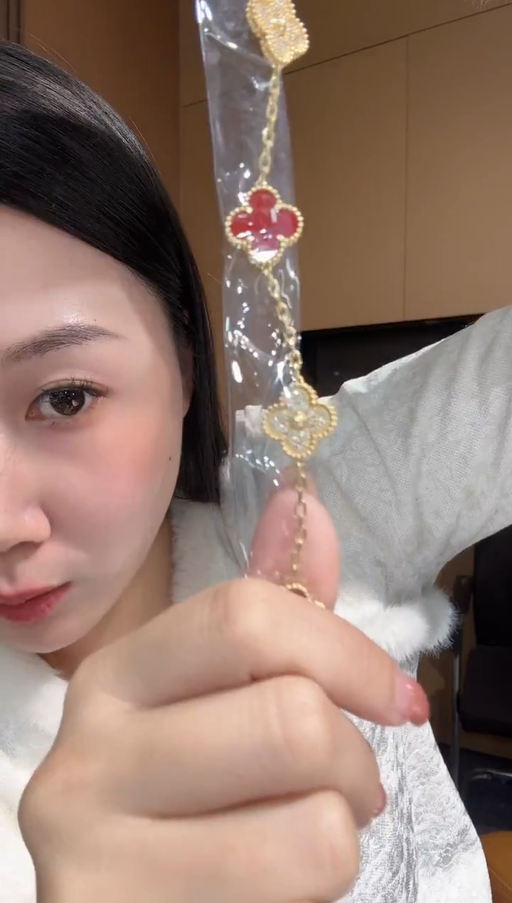 【闪购商品】钻石手链18K金镶嵌红色隔钻五花手链GHJ