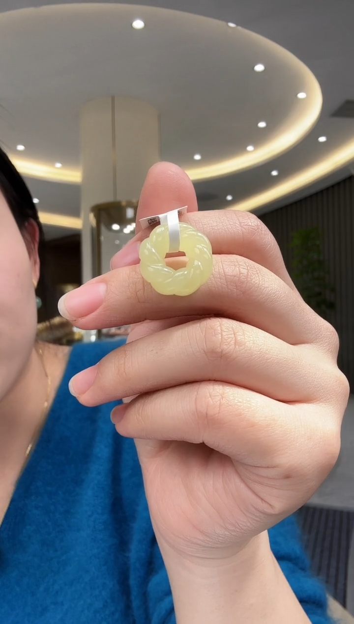 颈饰未镶嵌和田玉黄玉莫比乌斯环