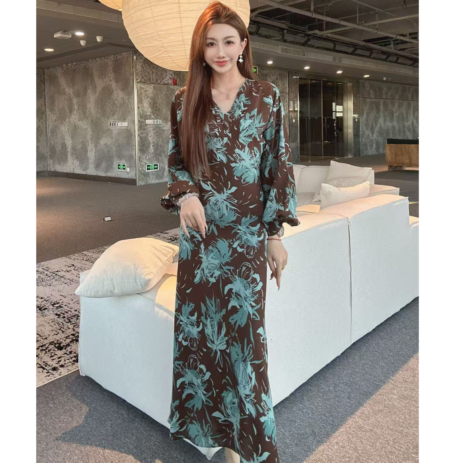 【嘉姐高定】设计师时尚印花V领长袖显瘦轻奢秋季连衣裙收腰连衣裙