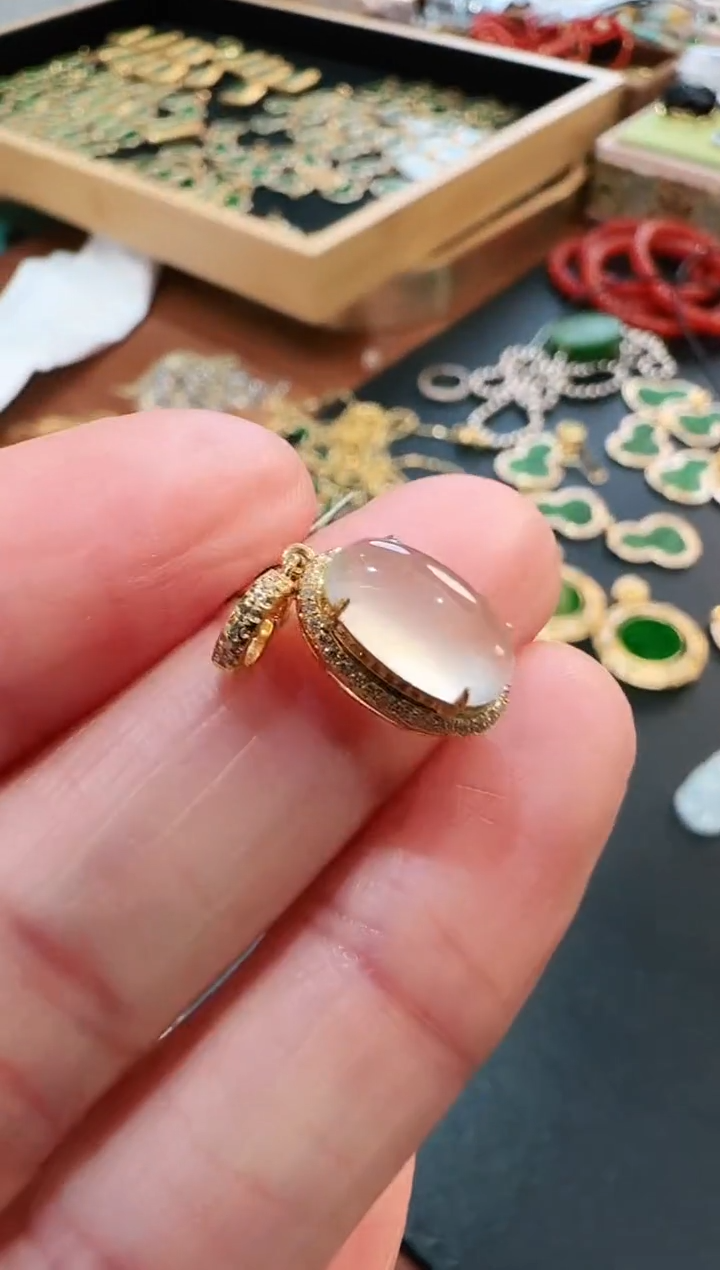 【闪购商品】翡翠颈饰18K金镶嵌吊坠