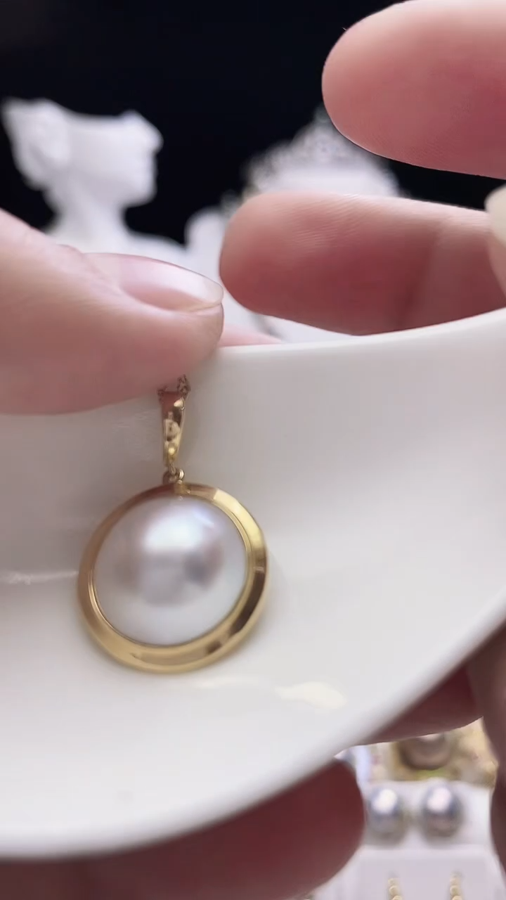 【闪购商品】拼合珍珠（马贝珠）颈饰18K金镶嵌海水万能扣马贝吊坠