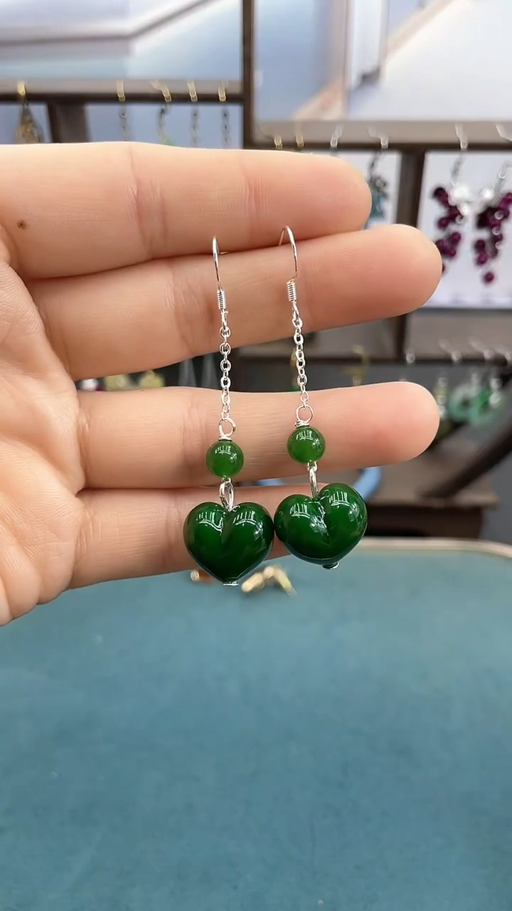 银S925镶嵌和田玉耳饰绿爱心耳钩
