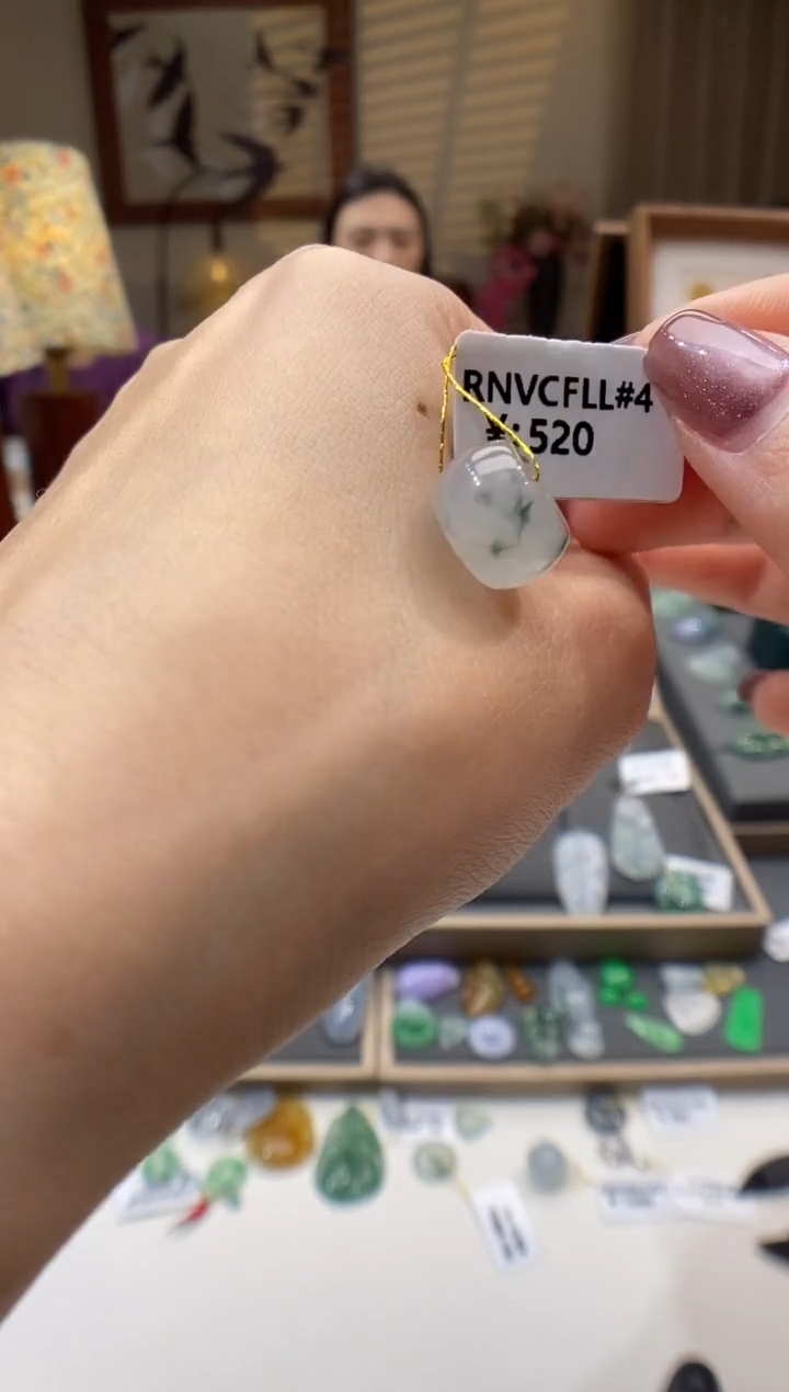 【闪购商品】翡翠未镶嵌颈饰路路通