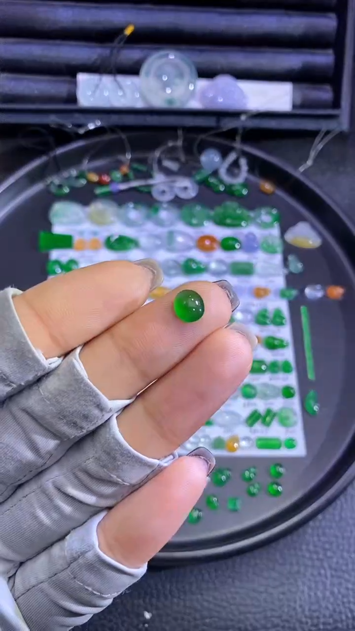 未镶嵌挂件翡翠蛋面