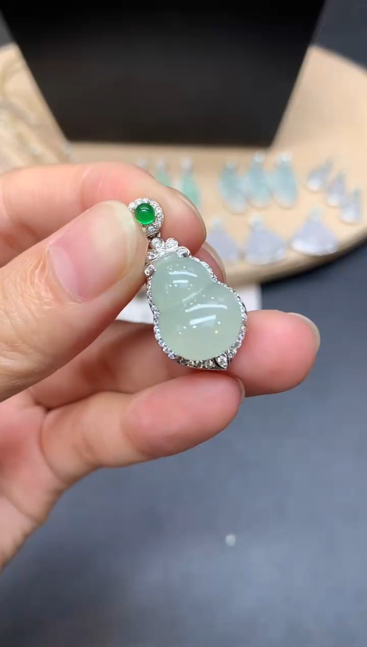 【闪购商品】翡翠吊坠(不含链)银S925镶嵌葫芦【多样性发其一】