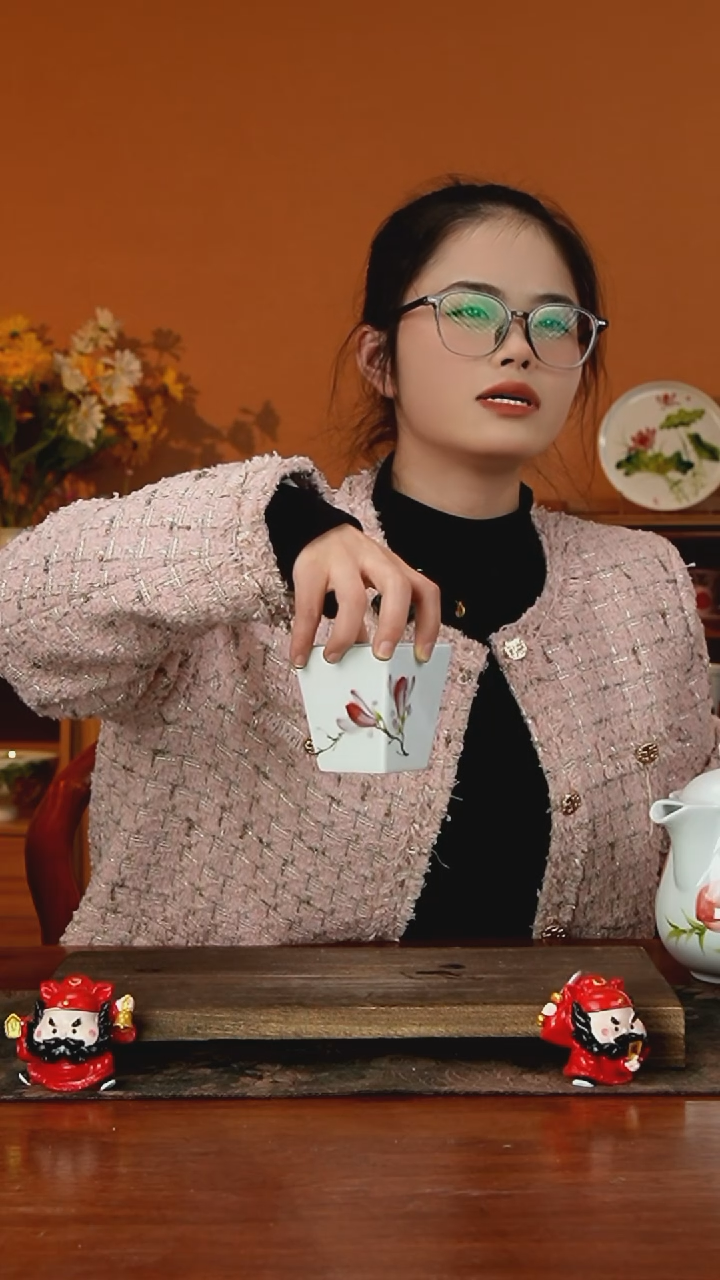 景德镇手绘釉中彩（食品级）四方杯福利