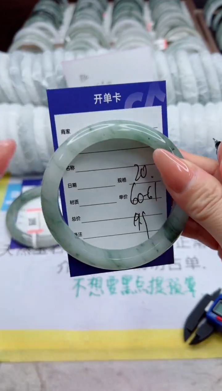 【闪购商品】石英质玉手镯未镶嵌20