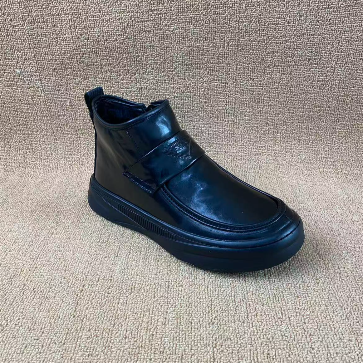 时尚休闲户外车缝线平底男鞋软底软面舒适透气1356173