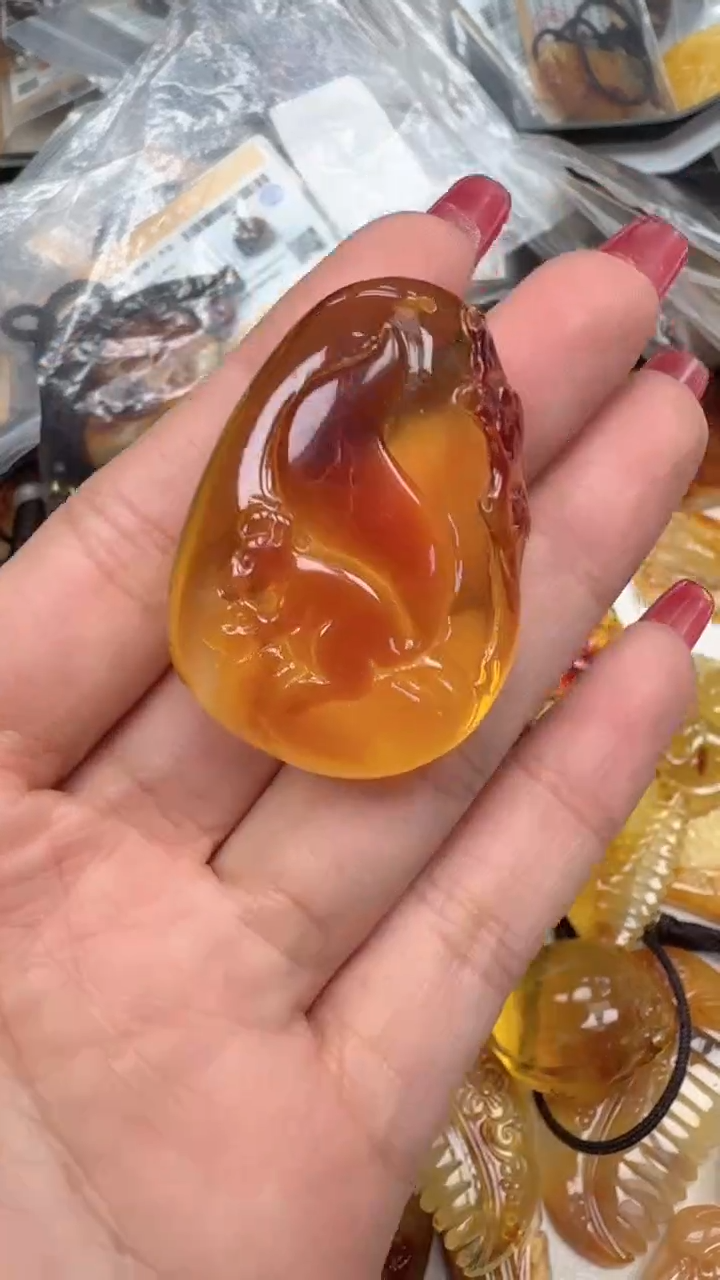 裸石琥珀未镶嵌如图