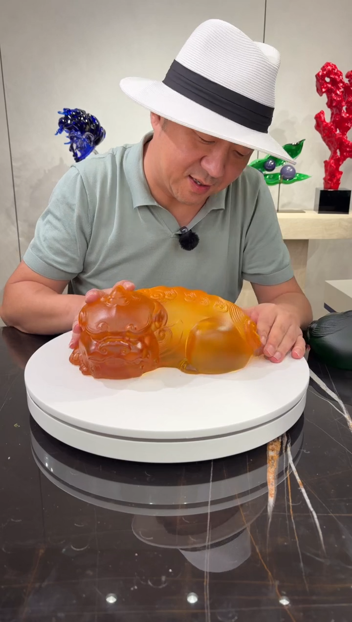 摆件琥珀金卧福貔貅艺术琉璃摆件