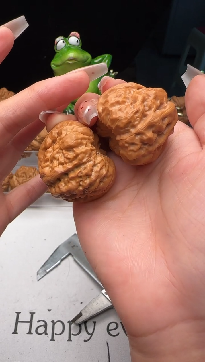 核桃E****龍编号12的蛙