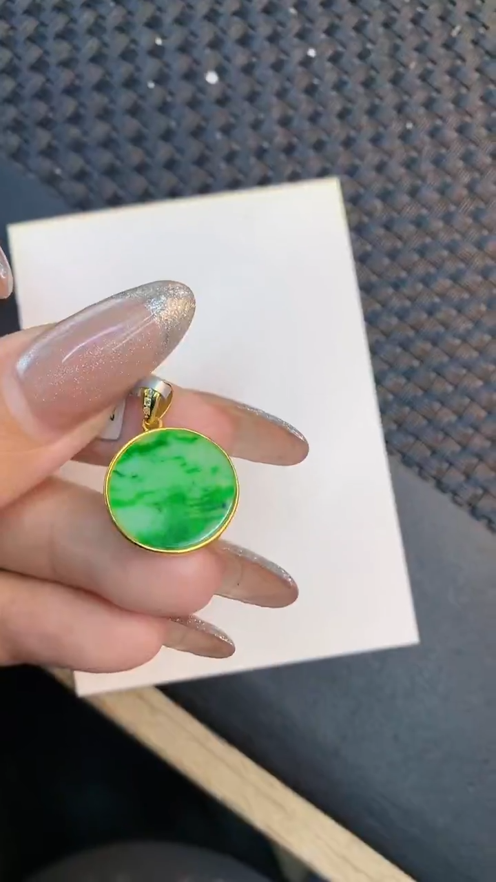 颈饰18K金镶嵌翡翠1