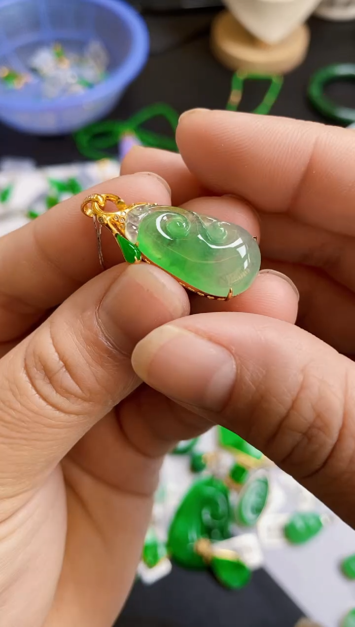 【闪购商品】翡翠颈饰18K金镶嵌如意