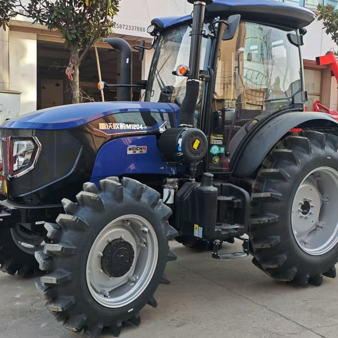 雷沃欧豹M1204-4X带驾驶室拖拉机