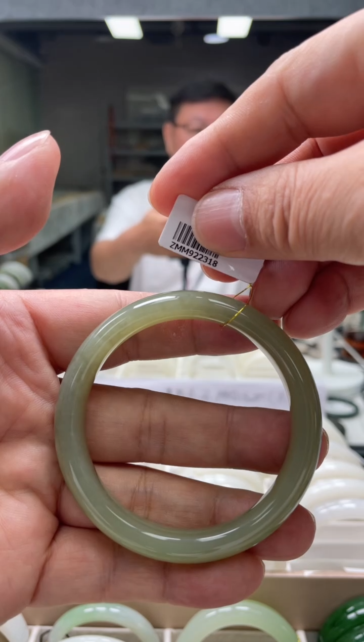 【闪购商品】和田玉手镯未镶嵌编码2318 圈口56-57