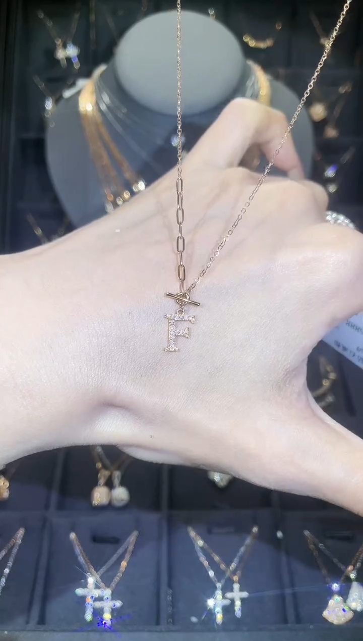 【闪购商品】钻石套链18K金镶嵌18K金玫 多人 字母F