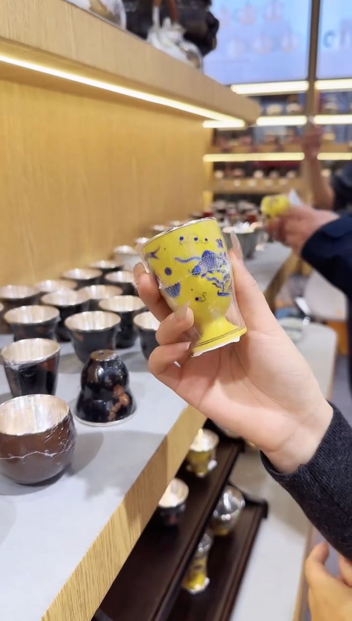 瓷包银鱼藻纹银杯