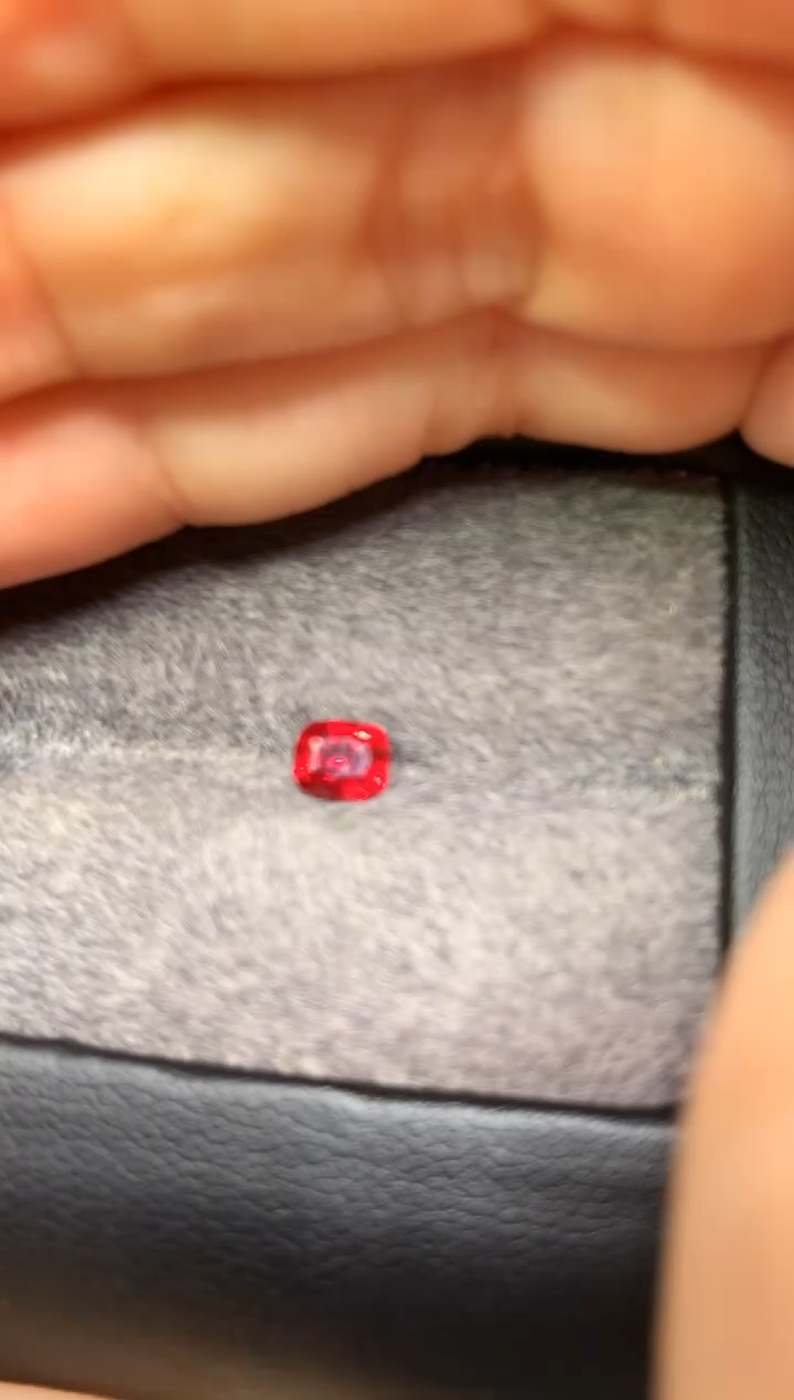 【闪购商品】定制尖晶石裸石未镶嵌枕型 高色色调 0.67ct