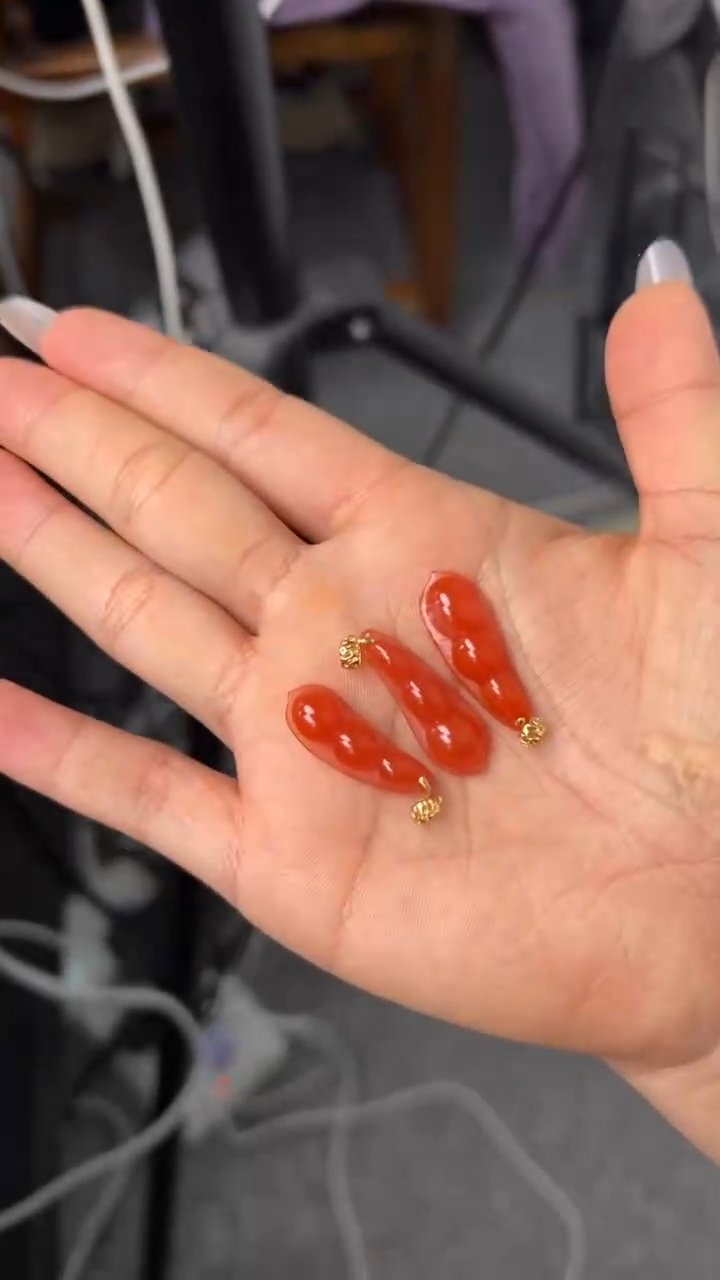 【闪购商品】玛瑙/玉髓吊坠18K金镶嵌原矿无优化18K镶锦红豆子吊坠