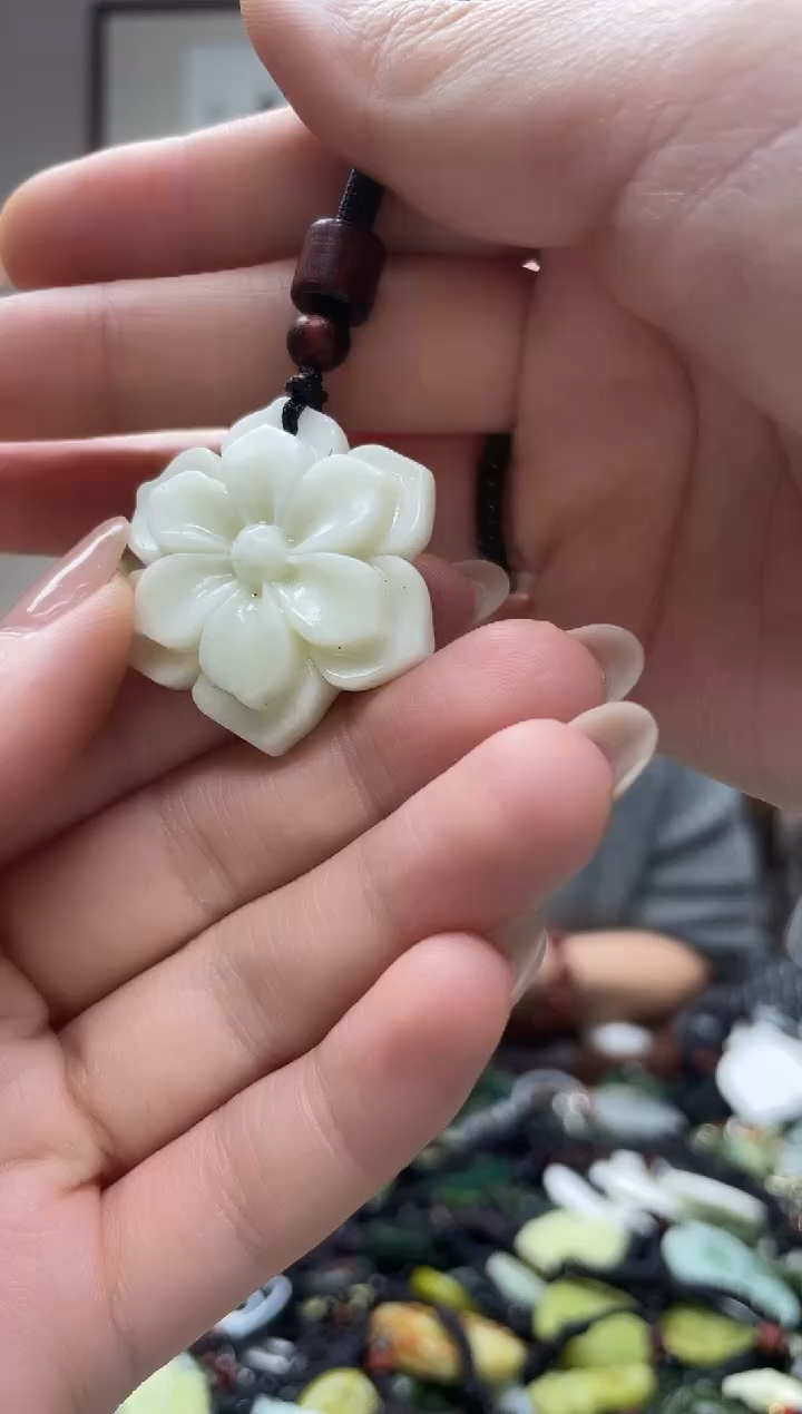 未镶嵌岫玉吊坠·
