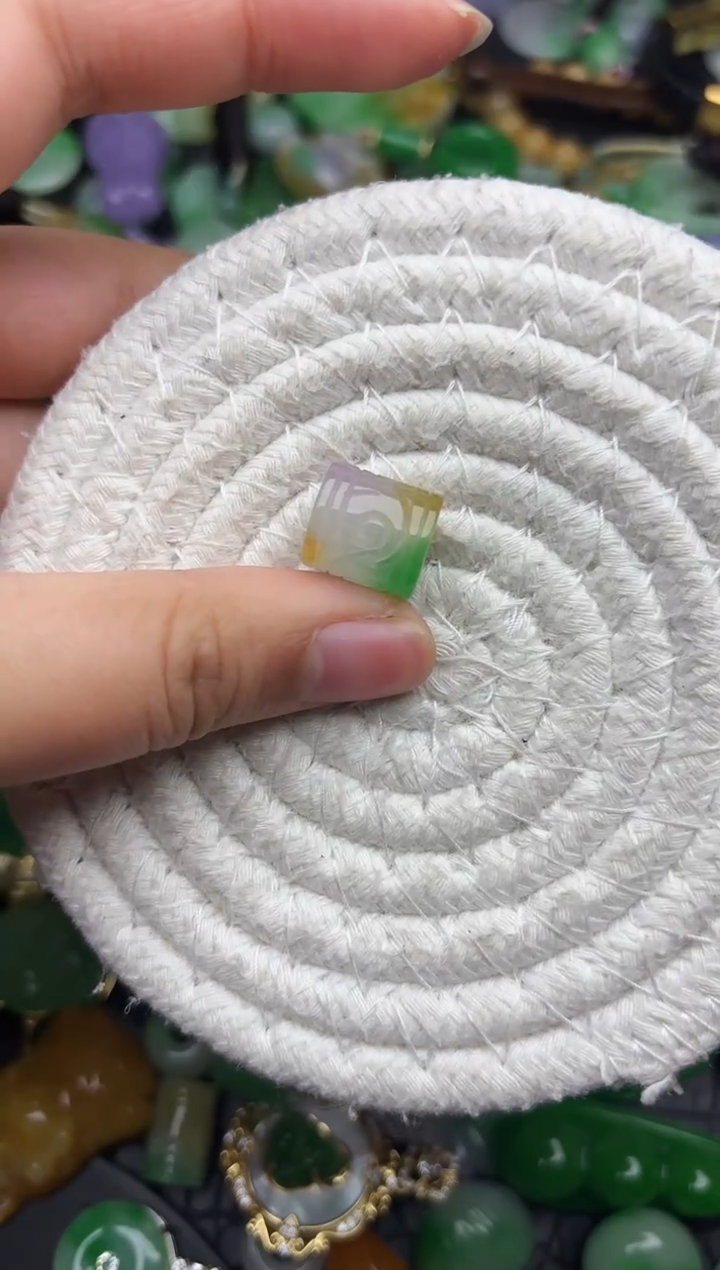 颈饰未镶嵌翡翠缅甸翡翠吊坠