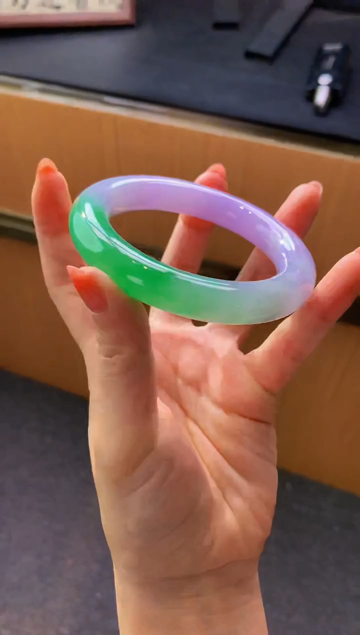 未镶嵌手镯翡翠- 圈口 58.9全款142万 定金2万