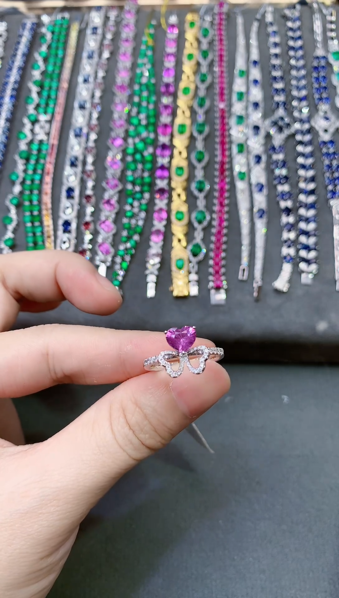 【闪购商品】彩色蓝宝石戒指18K金镶嵌1