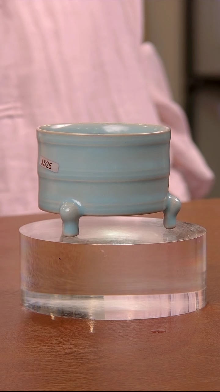 【闪购商品】瓷片三足弦纹杯..........