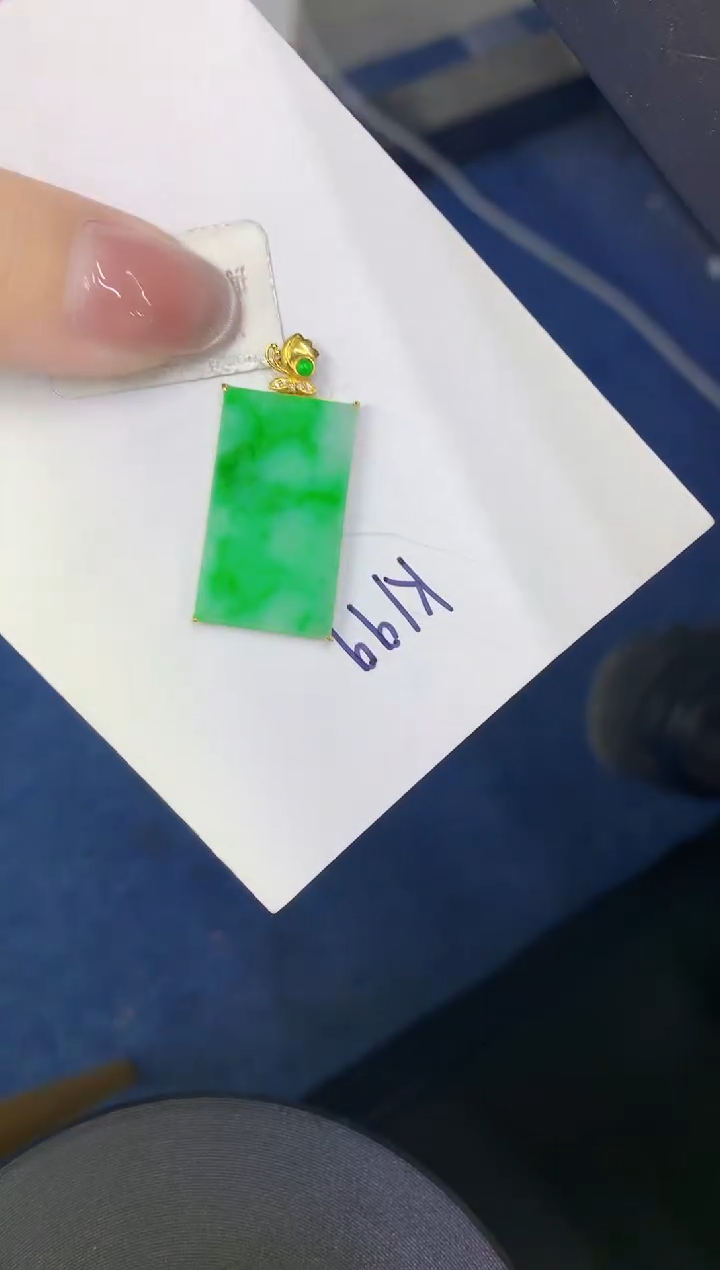 颈饰18K金镶嵌翡翠缅甸天然翡翠A货