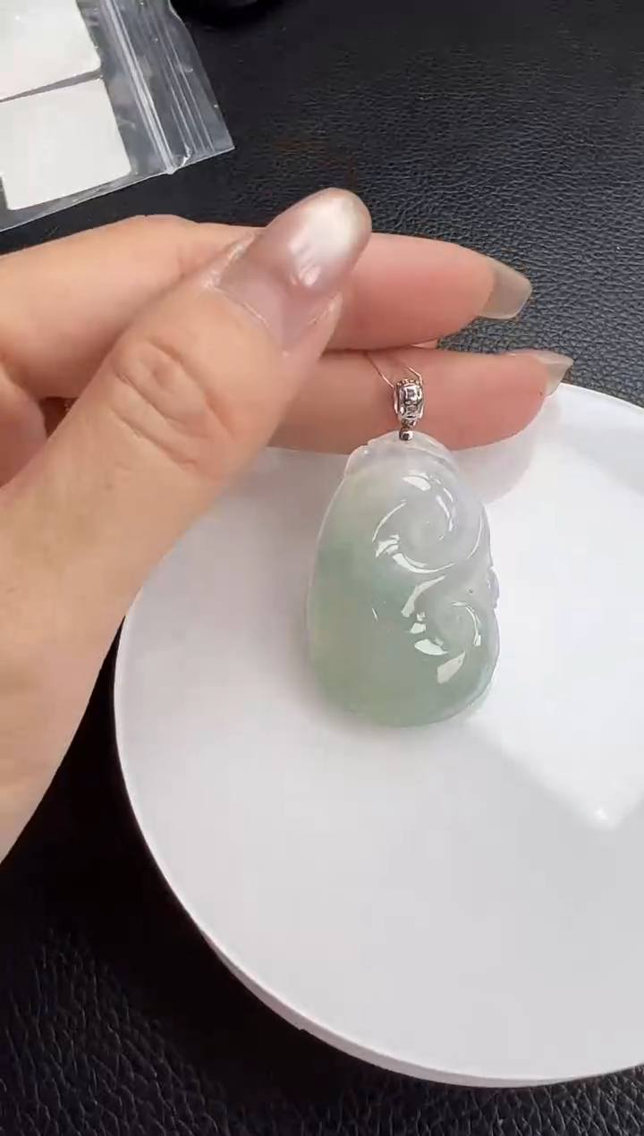 【闪购商品】翡翠颈饰18K金镶嵌如意