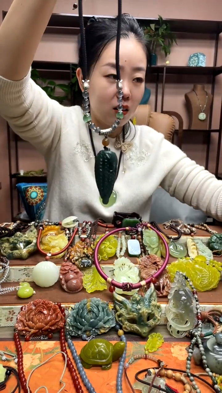 未镶嵌岫玉吊坠·