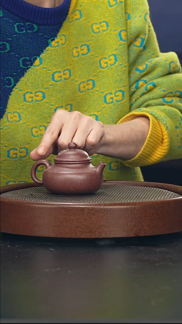 茶壶紫砂容天-紫玉金砂-全手工微微瑕 -容量160cc