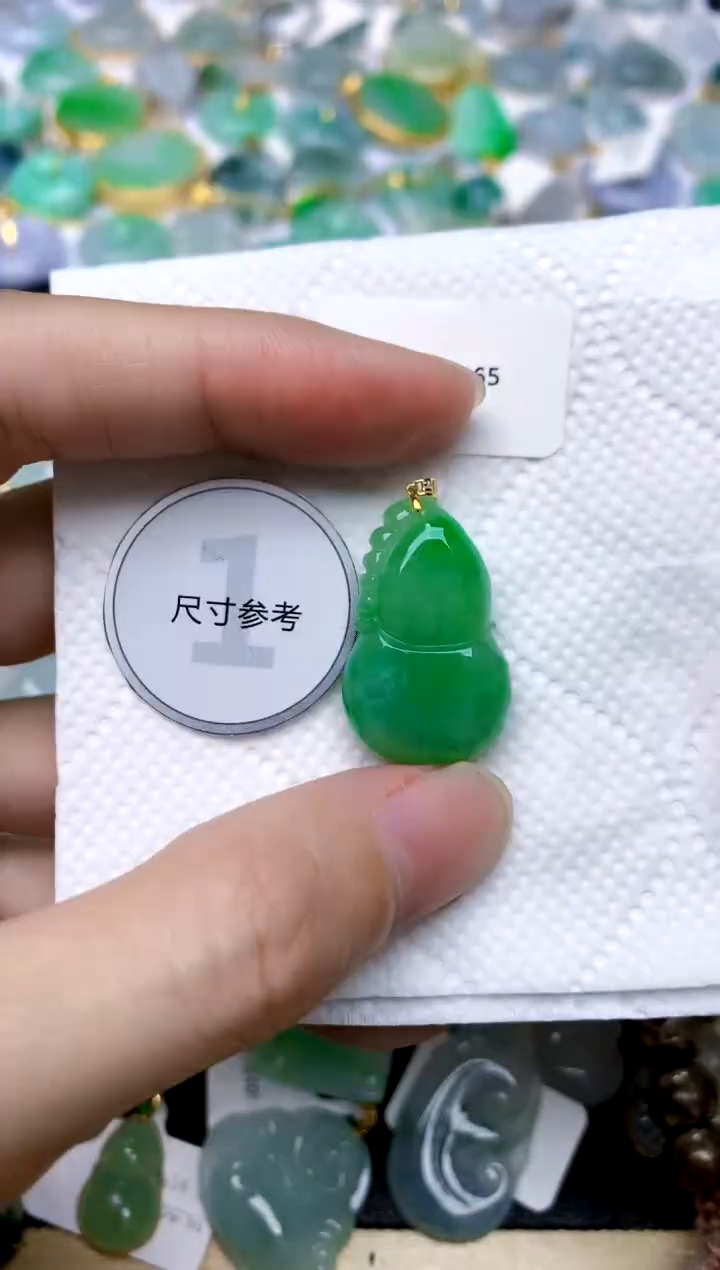 颈饰18K金镶嵌翡翠天然A货翡翠