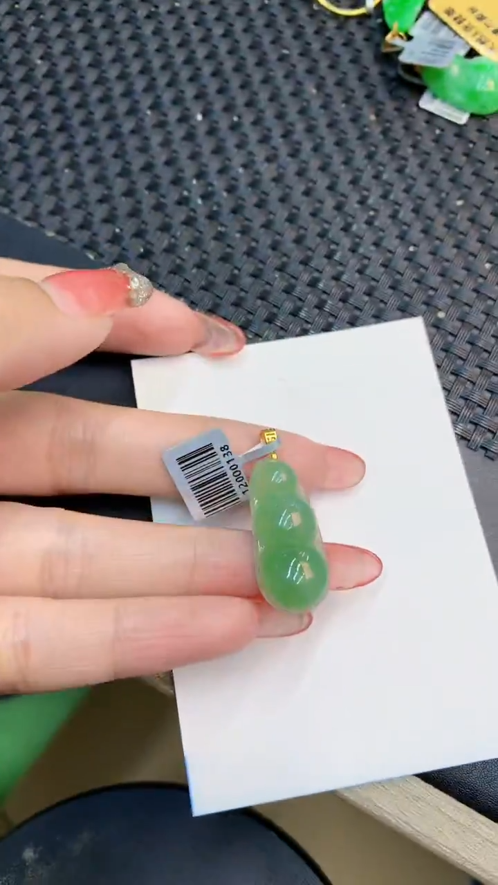 颈饰未镶嵌翡翠1