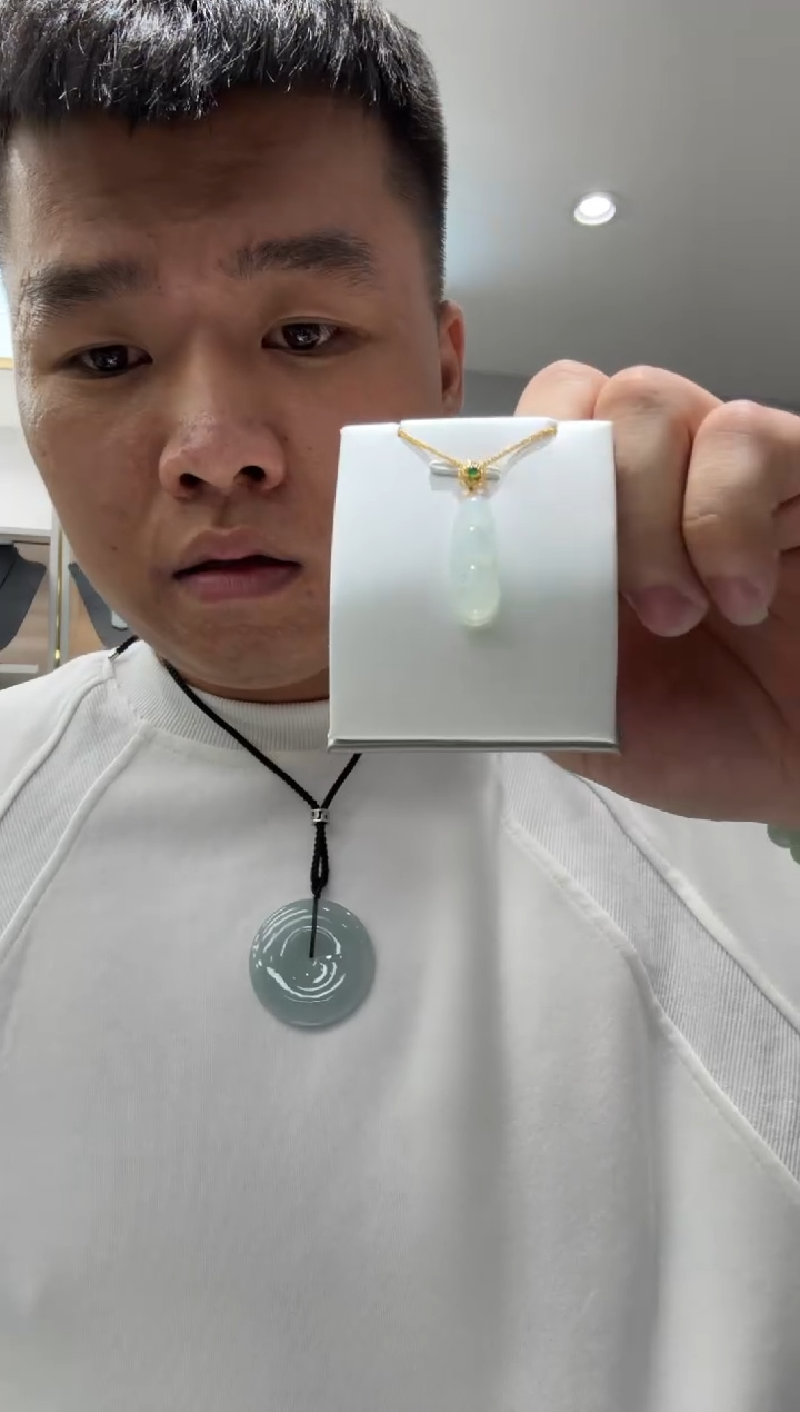 颈饰18K金镶嵌翡翠垒*葩A货翡翠冰胶福豆吊坠 多样性