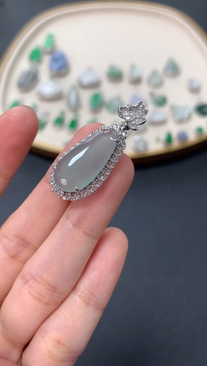 【闪购商品】翡翠吊坠(不含链)18K金镶嵌6600