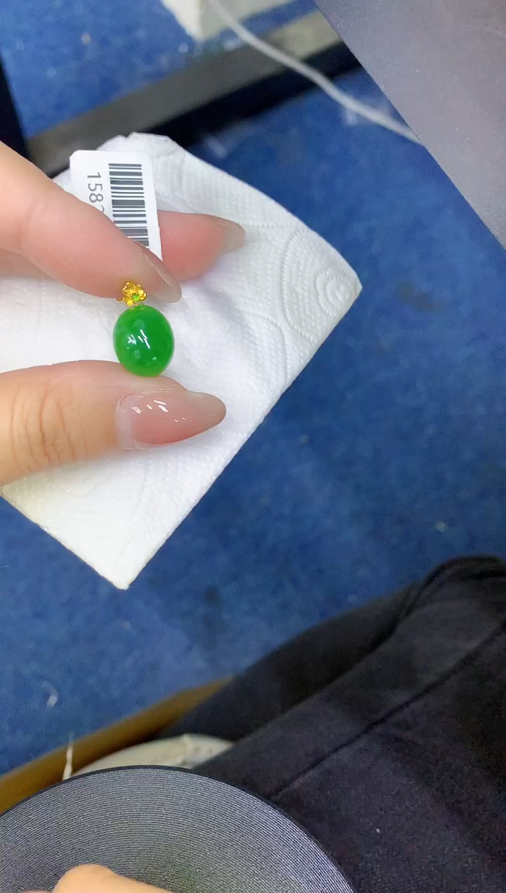 颈饰18K金镶嵌翡翠缅甸天然翡翠a货