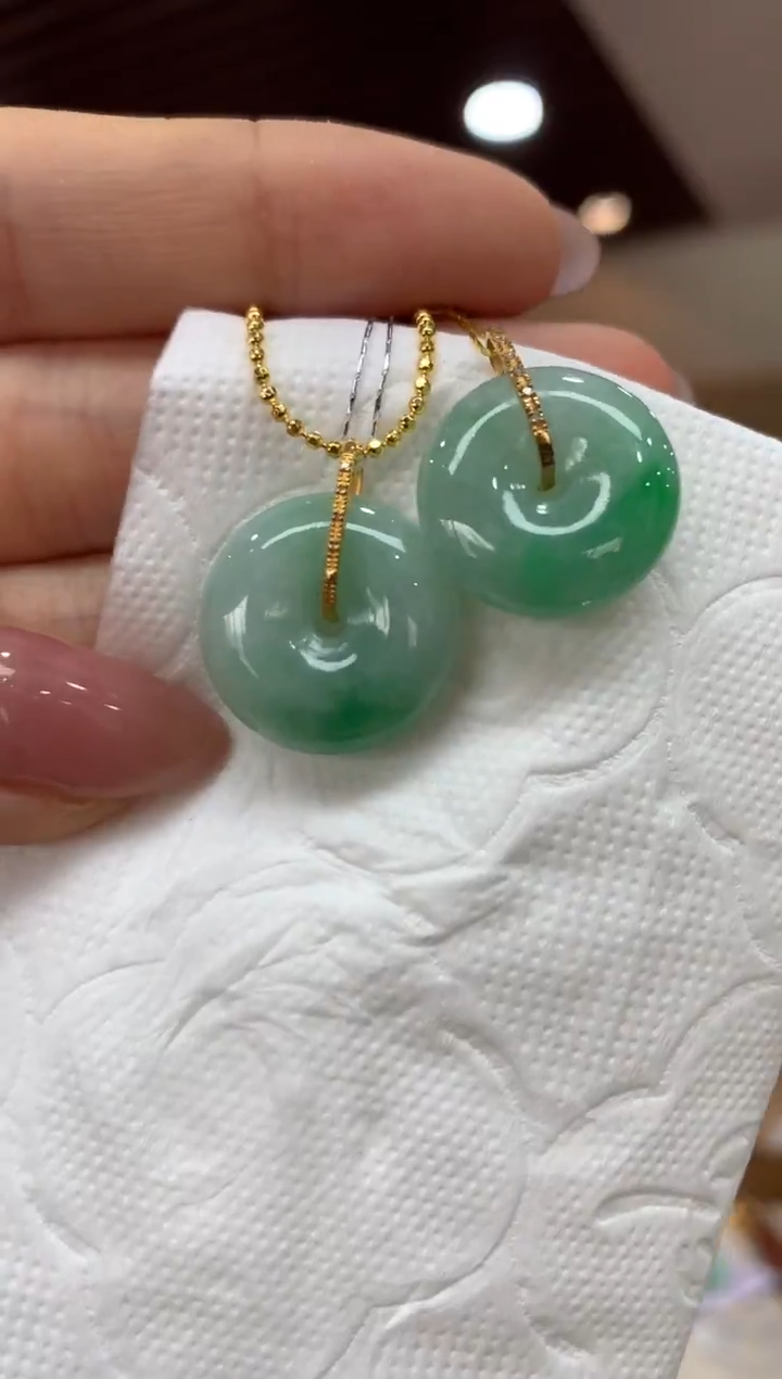 吊坠(不含链)18K金镶嵌翡翠平安扣多样性发货1件