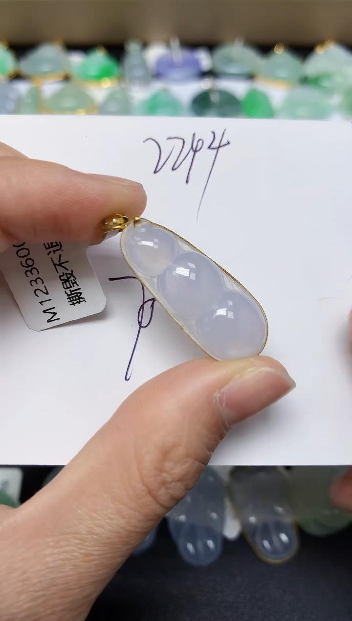 翡翠18K金镶嵌颈饰 天然翡翠A货