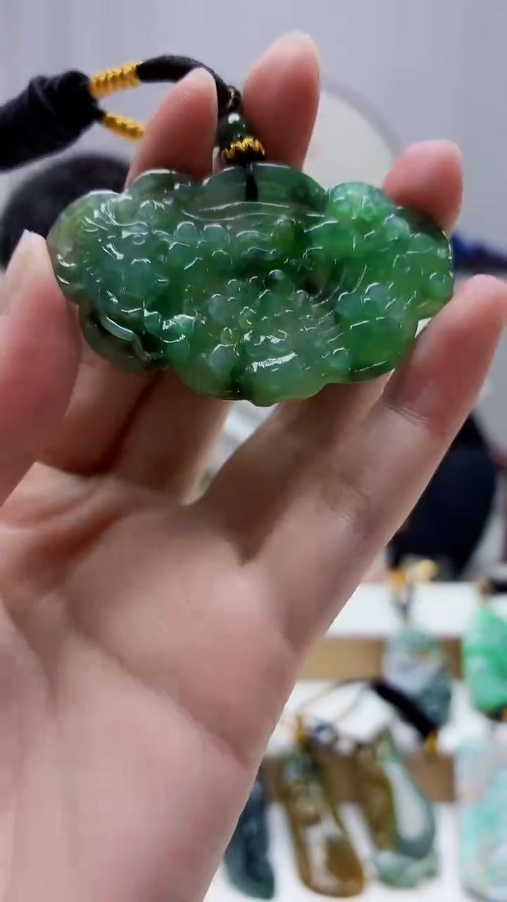 未镶嵌定制翡翠5060zm-毛货挂件40