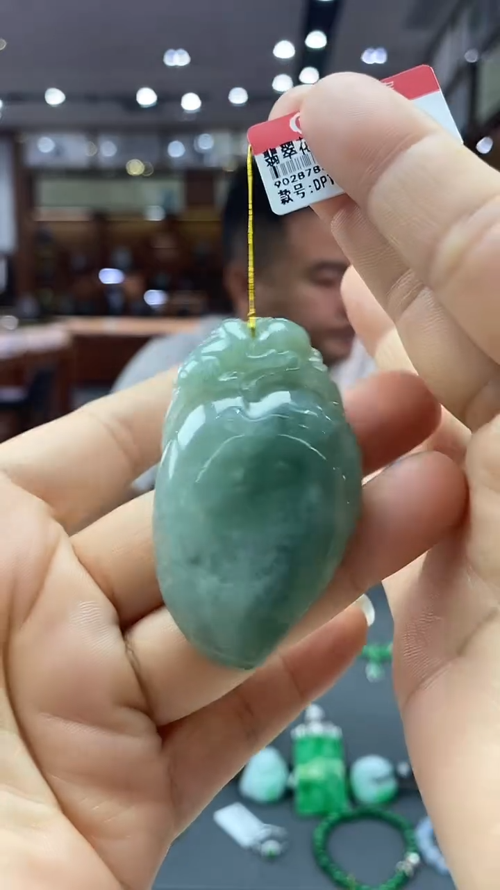颈饰未镶嵌翡翠寿桃