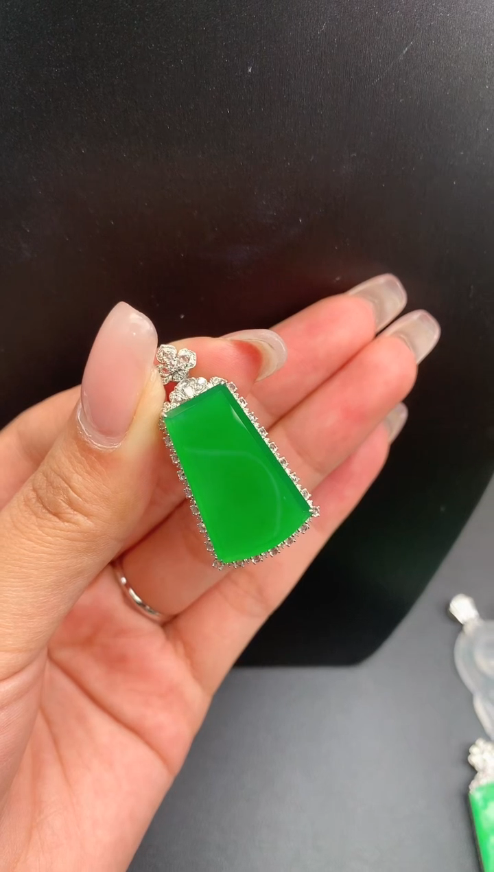 【闪购商品】翡翠颈饰18K金镶嵌无事牌1540