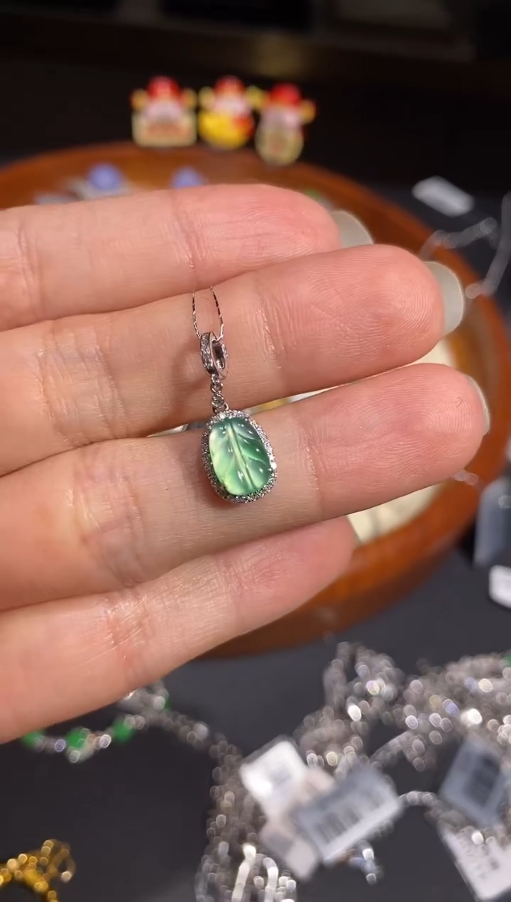 【闪购商品】翡翠颈饰18K金镶嵌吊坠
