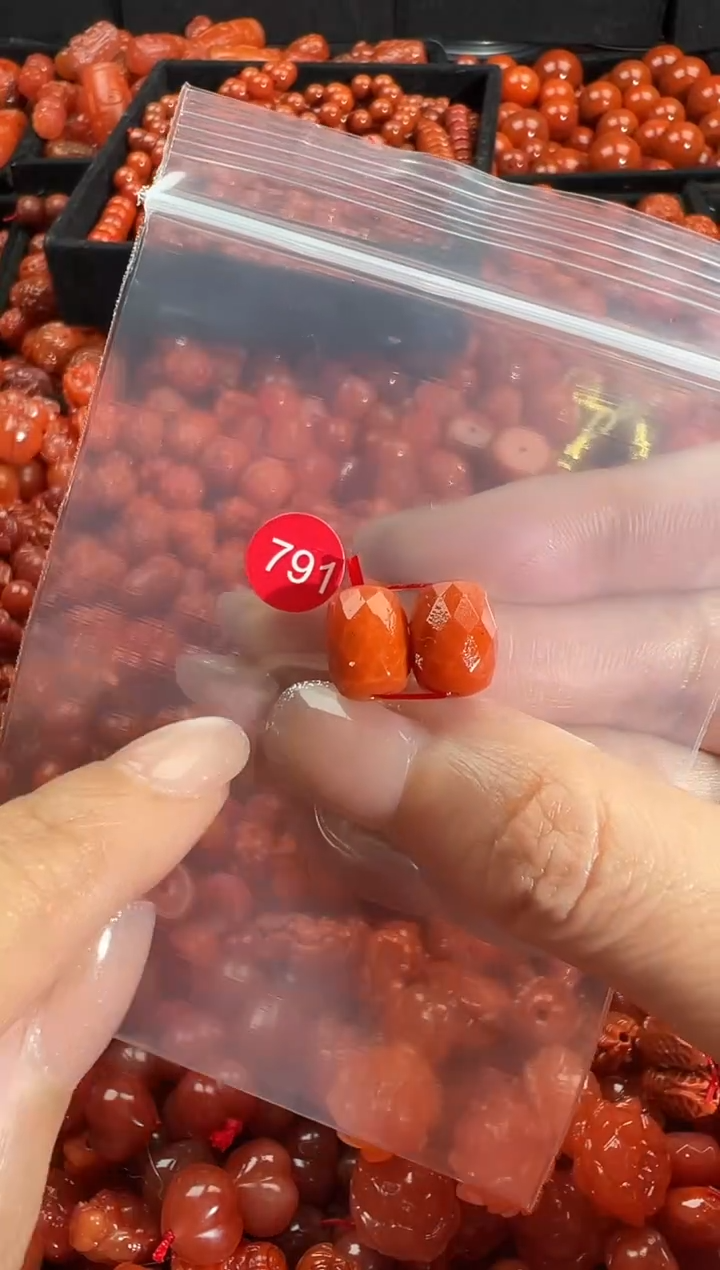 颈饰未镶嵌南红玛瑙1