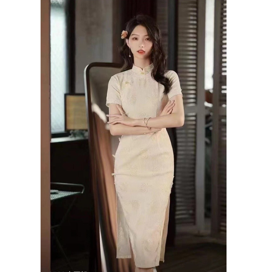 827- 米白色 蜘蛛 蕾丝包边 草莓扣 淑女 旗袍