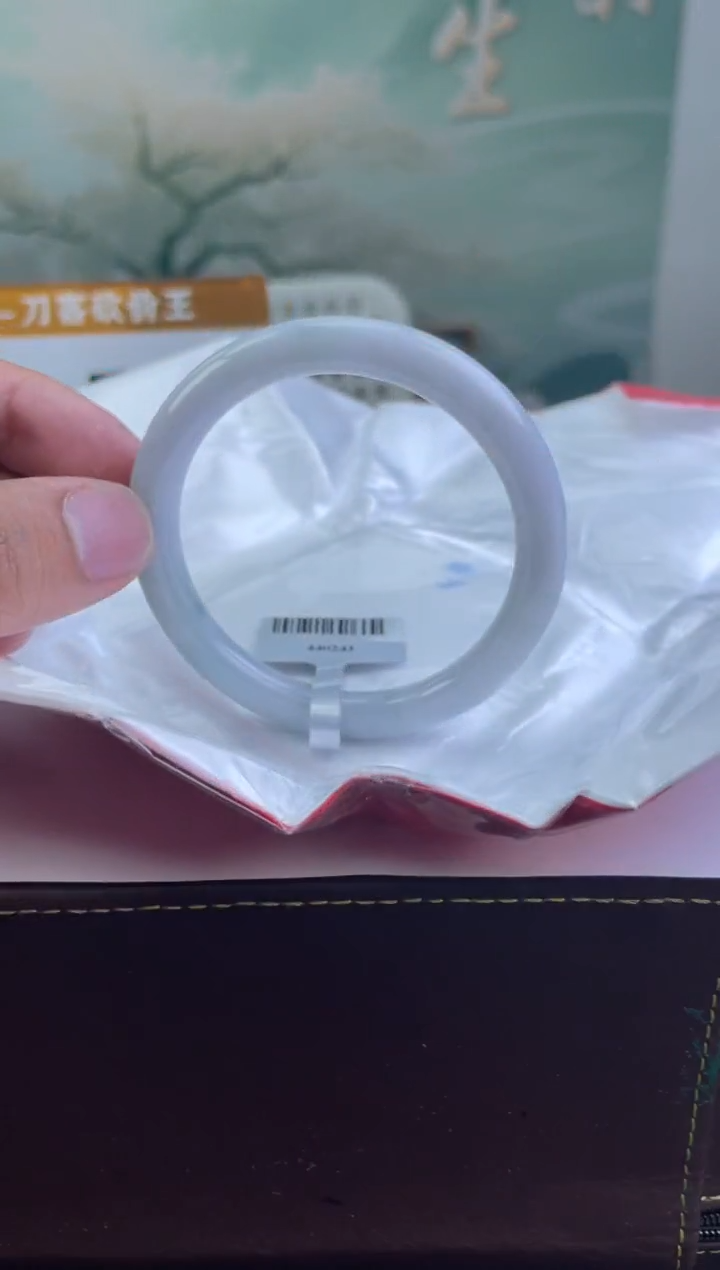 翡翠手镯未镶嵌34翡翠手镯（微瑕）