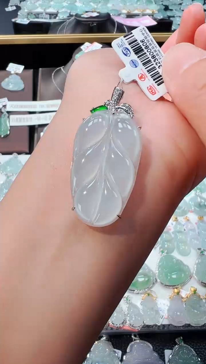 【闪购商品】翡翠吊坠(不含链)18K金镶嵌叶子吊坠806